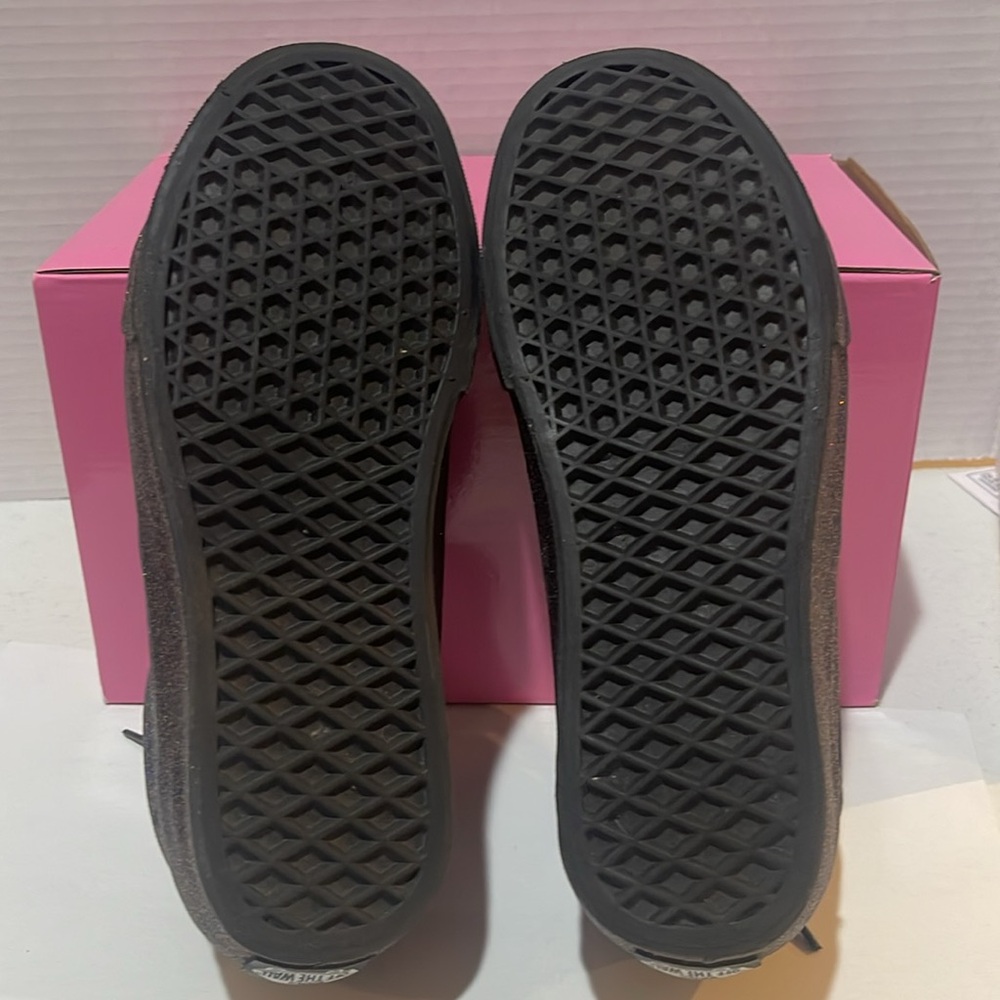 Vans - Picture 6 of 8